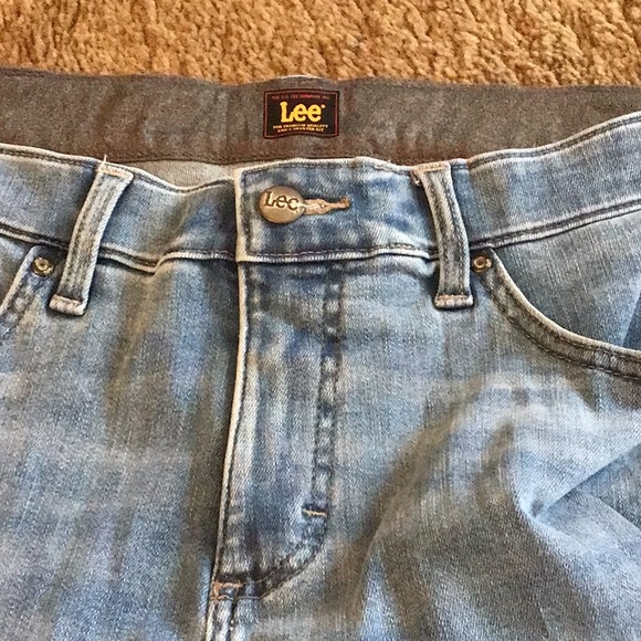 LEE COMFORT FLARE JEANS, 12M medium denim finish, NWOT - Picture 2 of 3